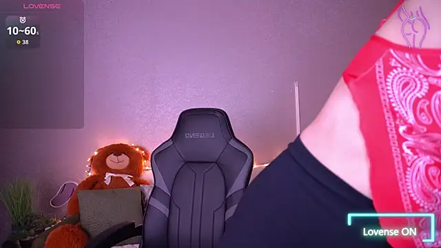 EliseVelour online show from February 11, 2026, 1:33 pm