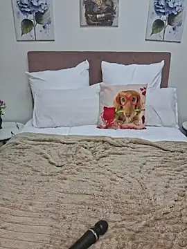 ELAINE xXxX online show from April 23, 2026, 8:32 pm