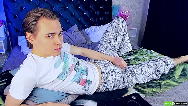 WilliamDyson online show from November 3, 2025, 4:07 am