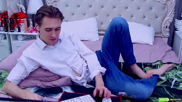 WilliamDyson online show from November 1, 2025, 3:13 am