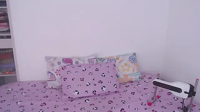 Tiiana online show from April 17, 2026, 3:37 pm