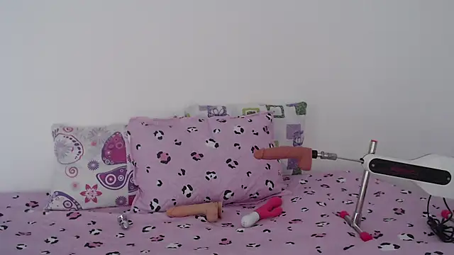 Tiiana online show from April 14, 2026, 1:49 pm