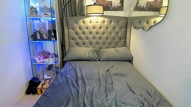 Claudia empress online show from October 18, 2025, 10:12 pm