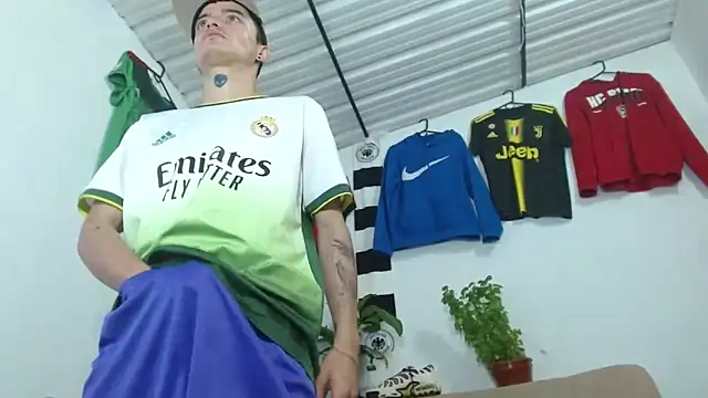 skinny23cm online show from February 13, 2026, 3:01 pm