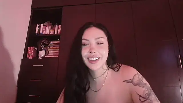 Snapshot of DreamGirl18 chatting on October 23, 2025, 1:59 am DreamGirl18 online show from October 23, 2025, 1:59 am