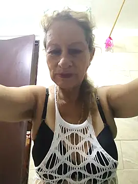 MaryeLunna online show from October 8, 2025, 12:01 am