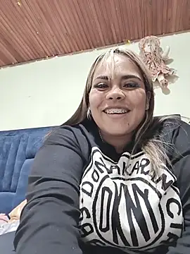 EmilyDuran  online show from December 19, 2025, 5:43 am