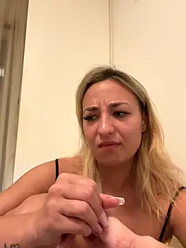 Celine charme online show from September 21, 2025, 2:06 am