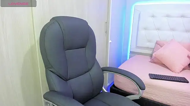 andrea  hills online show from October 7, 2025, 6:53 pm