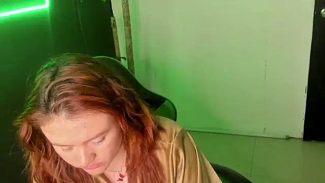 Snapshot of AliaMiller_ chatting on February 5, 2026, 11:33 pm AliaMiller online show from February 5, 2026, 11:33 pm