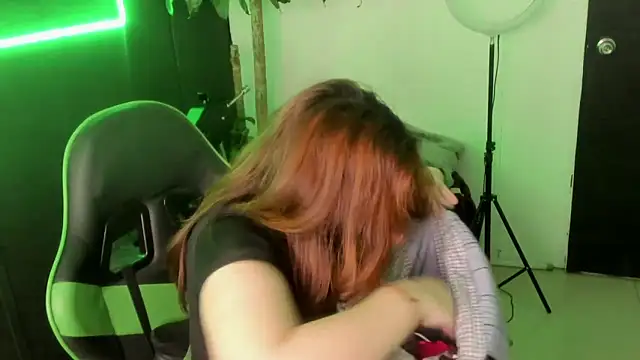 Snapshot of AliaMiller_ chatting on February 17, 2026, 12:08 am AliaMiller online show from February 17, 2026, 12:08 am