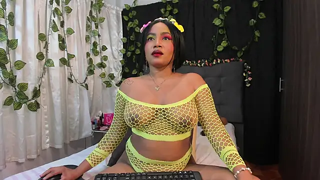 Snapshot of Delilah_85 chatting on May 29, 2026, 9:43 pm Delilah 85 online show from May 29, 2026, 9:43 pm