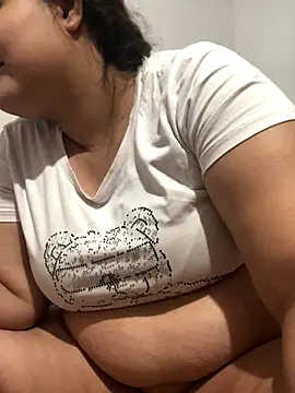 Snapshot of luisahot_9727 chatting on October 13, 2025, 5:20 am luisahot 9727 online show from October 13, 2025, 5:20 am