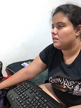 Snapshot of luisahot_9727 chatting on November 5, 2025, 2:25 am luisahot 9727 online show from November 5, 2025, 2:25 am