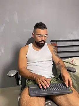 vincentjaxon online show from April 11, 2026, 6:44 pm