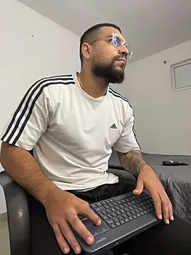 vincentjaxon online show from October 27, 2025, 10:27 am