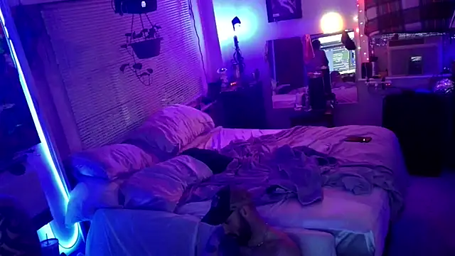 Luv2SuckBWC92 online show from November 16, 2025, 11:48 am