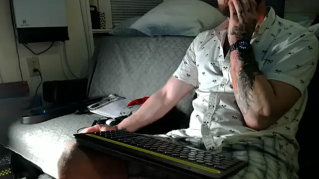 Luv2SuckBWC92 online show from November 23, 2025, 5:17 am