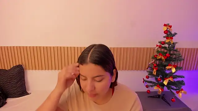 OliviaSweett online show from December 5, 2025, 6:39 pm