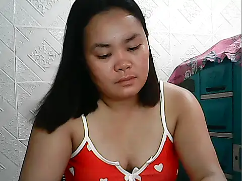 Snapshot of CreamyPussy4uxx chatting on April 22, 2026, 2:18 am CreamyPussy4uxx online show from April 22, 2026, 2:18 am