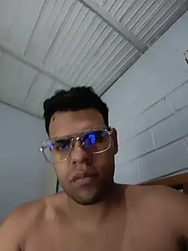 Bigtiti01 online show from December 18, 2025, 9:29 pm