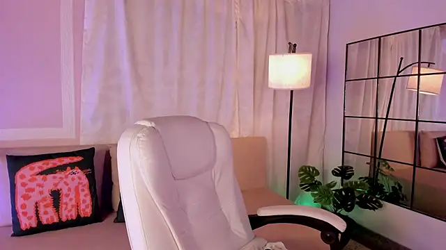 kissme cutie online show from March 18, 2026, 7:37 pm