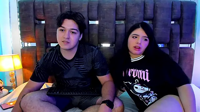 Snapshot of EmilyANDrew_ chatting on November 7, 2025, 4:50 am EmilyANDrew online show from November 7, 2025, 4:50 am