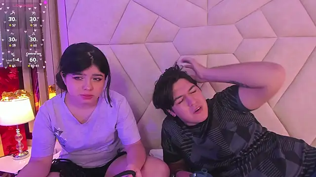 EmilyANDrew  online show from December 15, 2025, 4:51 am