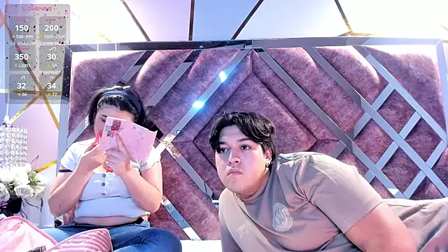 Snapshot of EmilyANDrew_ chatting on November 24, 2025, 5:29 am EmilyANDrew online show from November 24, 2025, 5:29 am