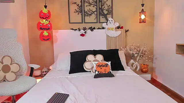 Snapshot of Camila_Bustamante chatting on October 30, 2025, 3:31 pm Camila Bustamante online show from October 30, 2025, 3:31 pm