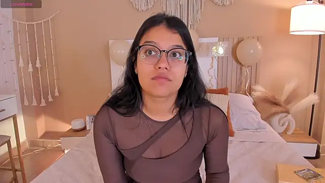 Snapshot of Camila_Bustamante chatting on July 3, 2026, 2:34 pm Camila Bustamante online show from July 3, 2026, 2:34 pm