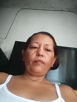 marinita13 online show from October 25, 2025, 11:53 am