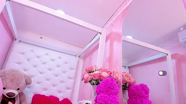 samantamilk6 online show from October 20, 2025, 5:35 pm