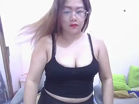 WildPussy4uxx online show from November 18, 2025, 6:00 pm