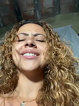 Snapshot of Chloe_Leaozinho chatting on February 12, 2026, 3:34 pm Chloe Leaozinho online show from February 12, 2026, 3:34 pm