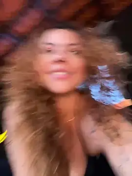 Chloe Leaozinho online show from October 11, 2025, 6:20 pm