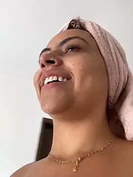 Chloe Leaozinho online show from November 1, 2025, 4:45 pm