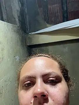 Chloe Leaozinho online show from December 22, 2025, 3:28 am