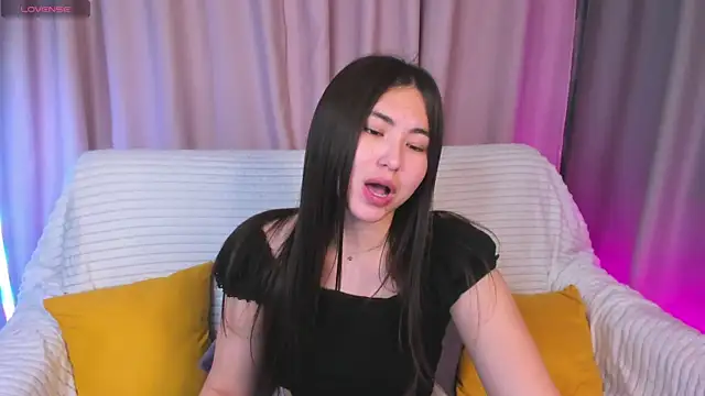 Snapshot of Megan_Williamms chatting on October 28, 2025, 12:33 am Megan Williamms online show from October 28, 2025, 12:33 am