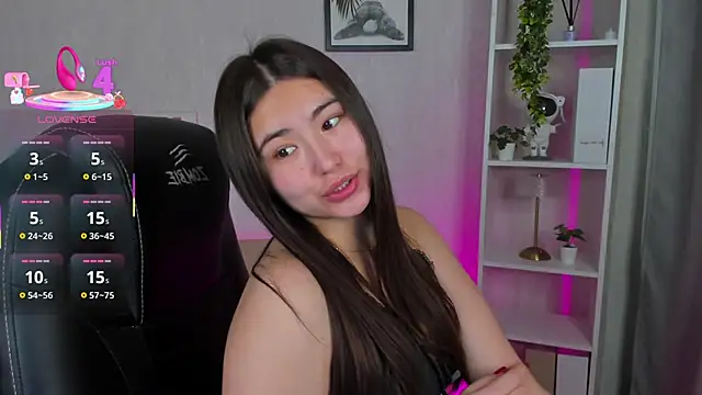 Snapshot of Megan_Williamms chatting on November 3, 2025, 12:27 am Megan Williamms online show from November 3, 2025, 12:27 am