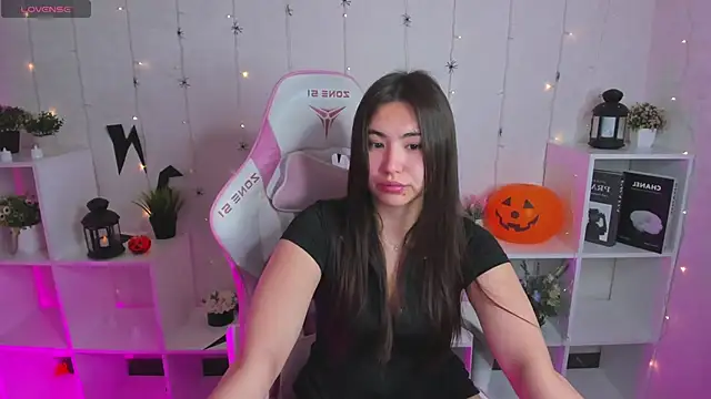 Snapshot of Megan_Williamms chatting on October 29, 2025, 12:53 am Megan Williamms online show from October 29, 2025, 12:53 am