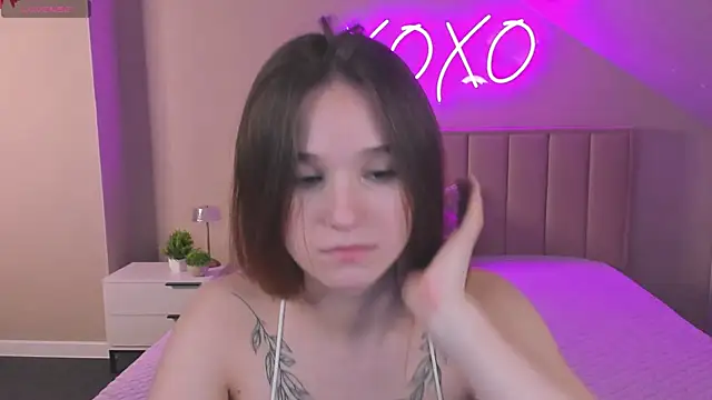 Snapshot of Eva_Hollowey chatting on November 16, 2025, 3:28 pm Eva Hollowey online show from November 16, 2025, 3:28 pm