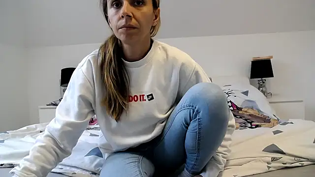 ArabianMalikah online show from November 3, 2025, 8:07 am