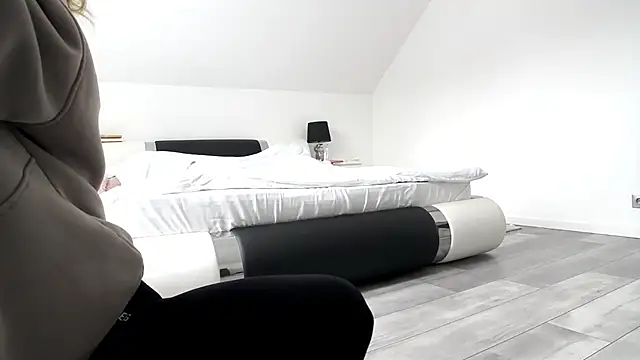 ArabianMalikah online show from October 13, 2025, 8:38 am