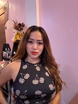 Serenaa rabbit online show from November 7, 2025, 4:11 pm