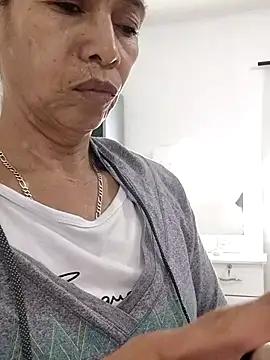 Snapshot of Merybeks chatting on October 16, 2025, 10:34 am Merybeks online show from October 16, 2025, 10:34 am