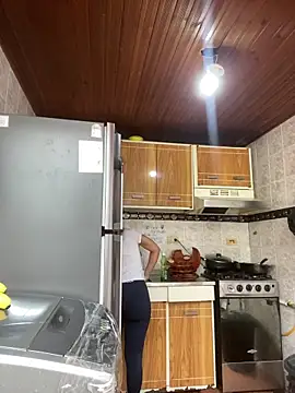 juliana-mancini online show from November 21, 2025, 5:23 pm