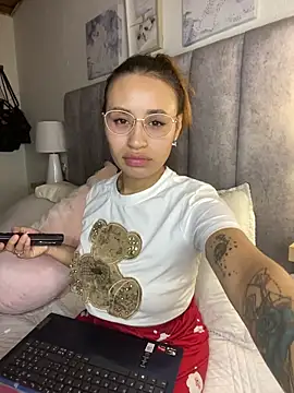 juliana-mancini online show from March 31, 2026, 11:29 pm