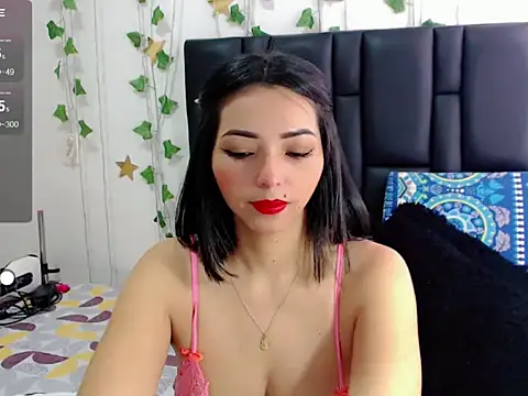 sara arias00 online show from September 19, 2025, 1:15 pm