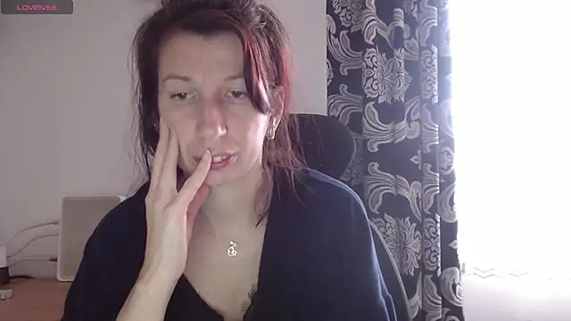 RosieHayes online show from November 19, 2025, 9:09 am